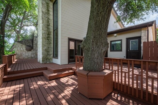Building Photo - 10907 Legends Ln