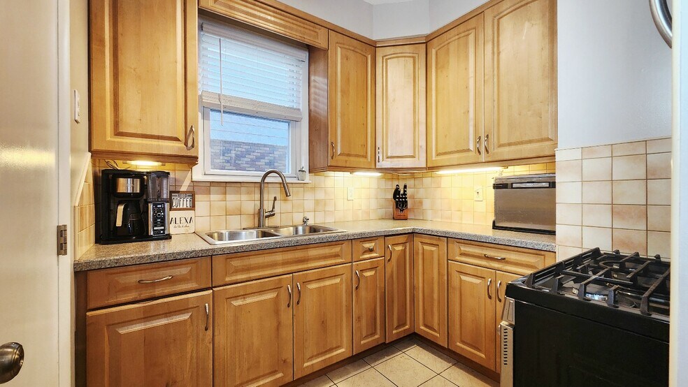 Kitchen Meals - 11 Banta Ave