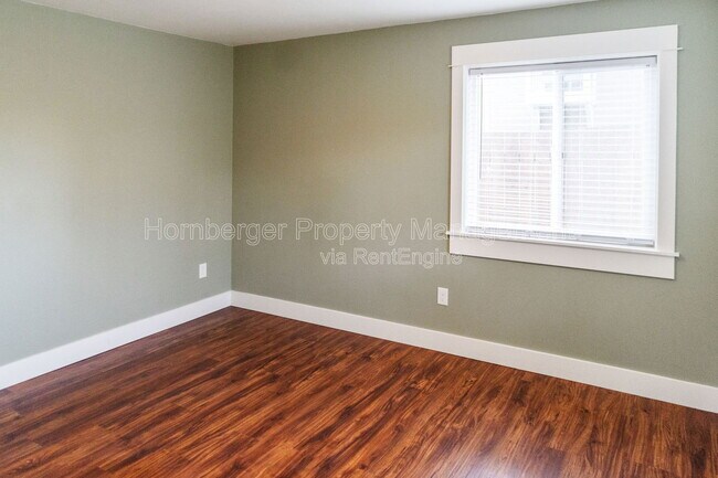 Building Photo - 3904 E 30th Ave