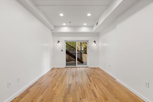 Building Photo - 412 Monroe St
