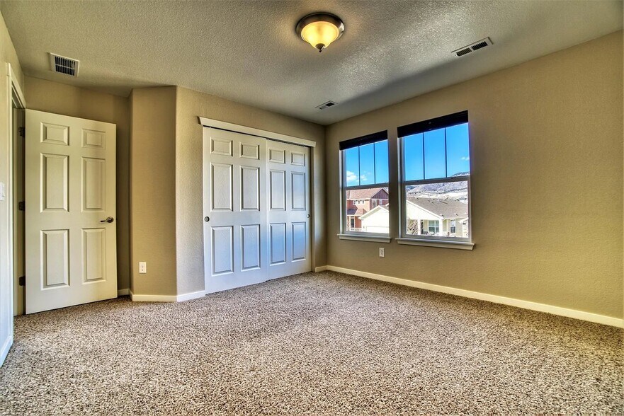 Building Photo - 5796 Dunraven St