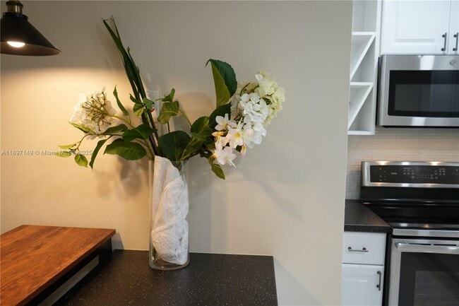 Building Photo - 3100 S Le Jeune Rd