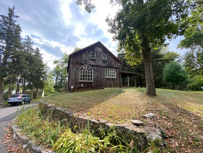 Building Photo - 143 Peters Ln