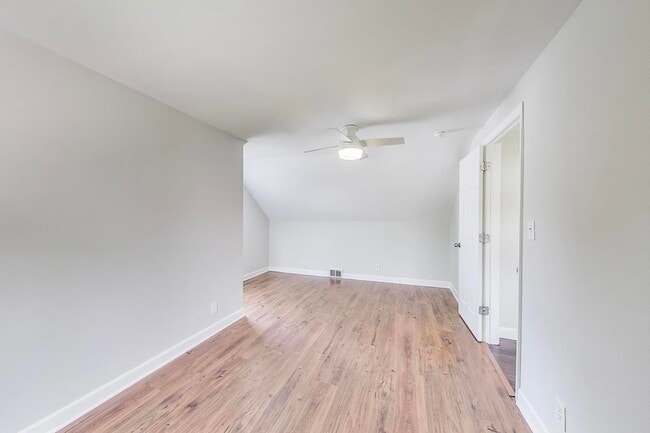 Building Photo - 950 N Haddow Ave