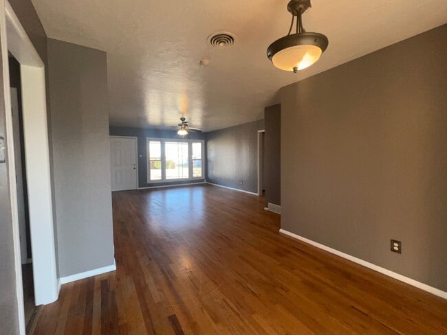 Building Photo - 1204 NW Carroll- AVAILABLE NOW!!