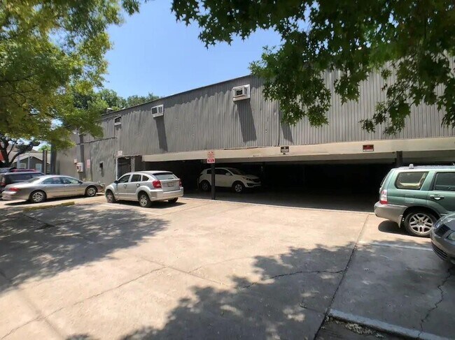 Primary Photo - 502 W Alabama St