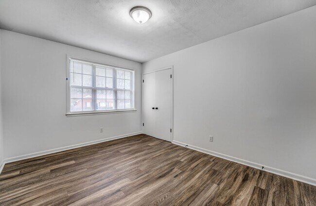 Building Photo - 3240 Debby St