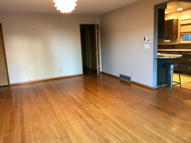 front room - 703 SE 70th Ave