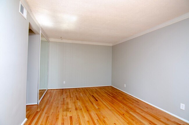 Building Photo - 201 Acklen Park Dr