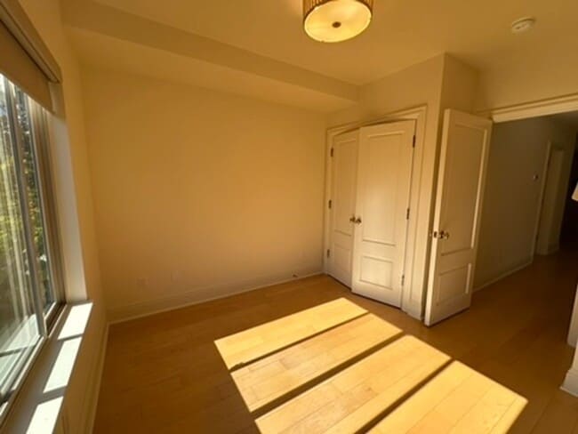 Building Photo - Epic REA- Serene 2 BR/1 BA Flat w/Private Deck & Yard in Lone Mountain