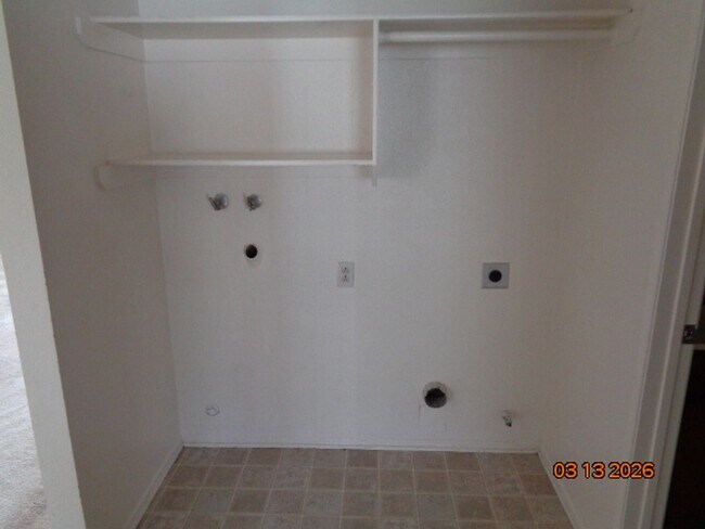 Building Photo - VanDam/Desert