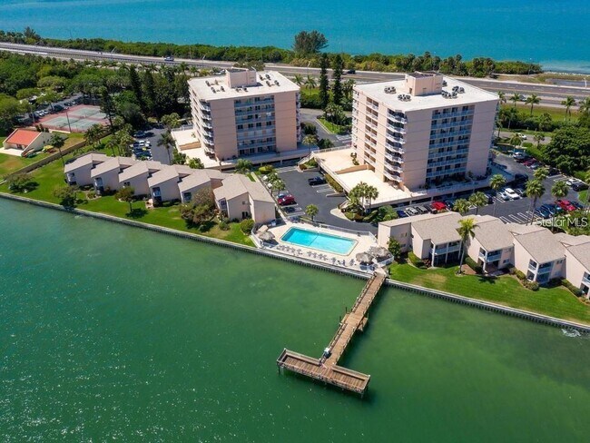 Building Photo - 7430 Sunshine Skyway Ln S