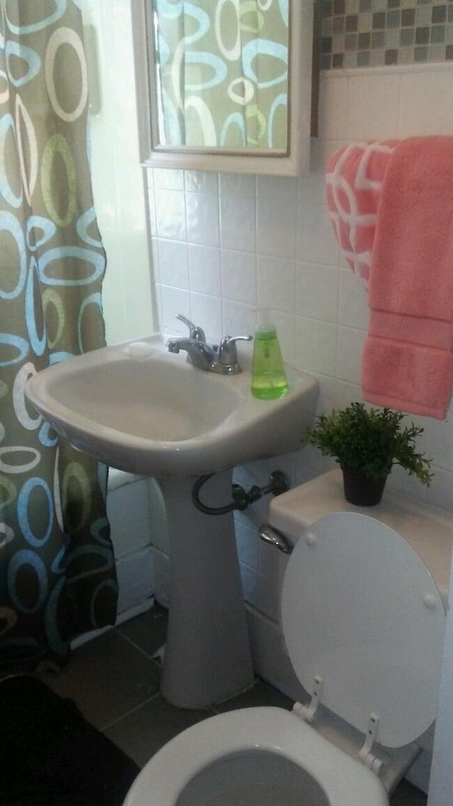 Building Photo - 917 Kimball Ave