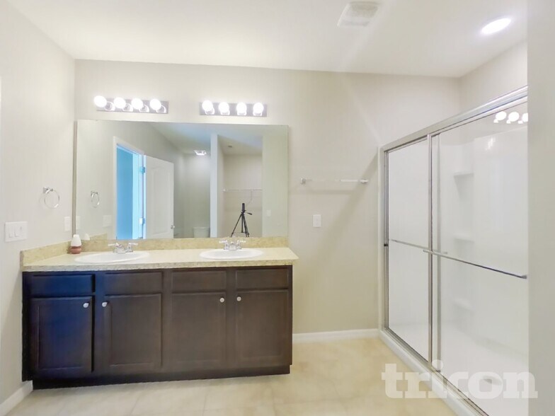 Building Photo - 518 Squires Grove Dr