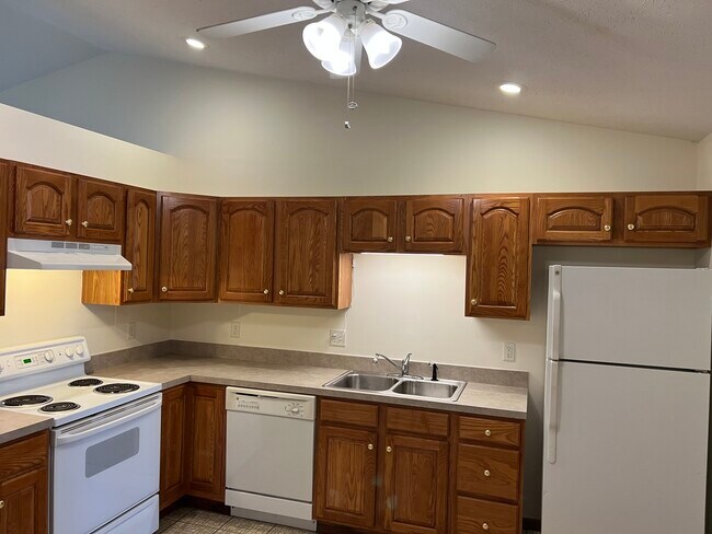 Building Photo - 1280 Sequoia Ct