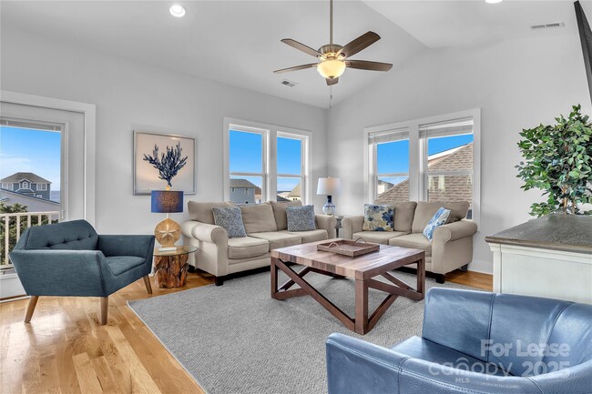 Building Photo - 1708 W Dolphin Dr