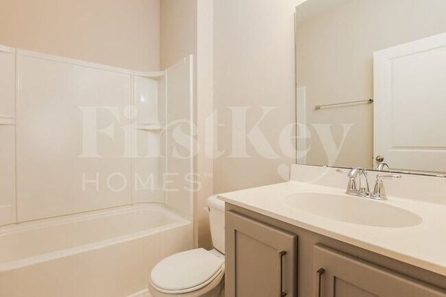Building Photo - 817 Neosho Ct