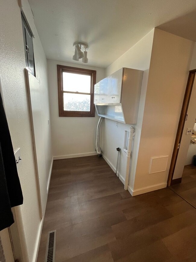 Building Photo - 527 N Franklin St