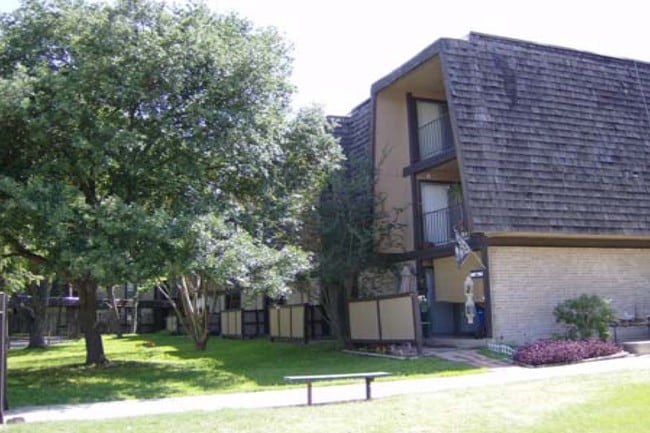 Building Photo - Walnut Manor Apartments