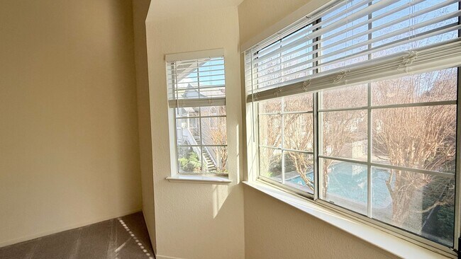 Building Photo - Charming 2BD/2BA + Loft, Upper Unit Condo in Alamo- Available NOW!