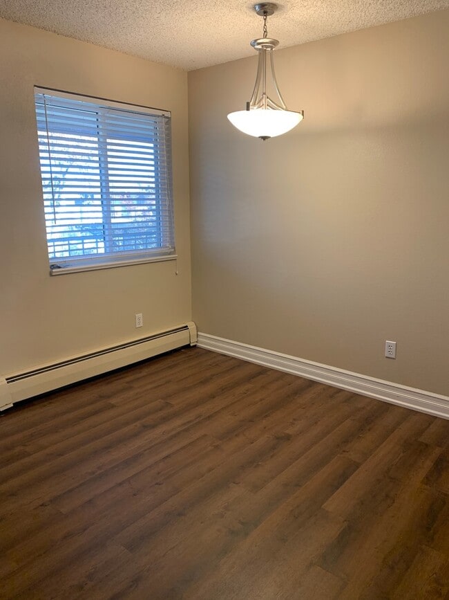 Building Photo - Top Floor Condo in Southeast Denver 2 bed ...