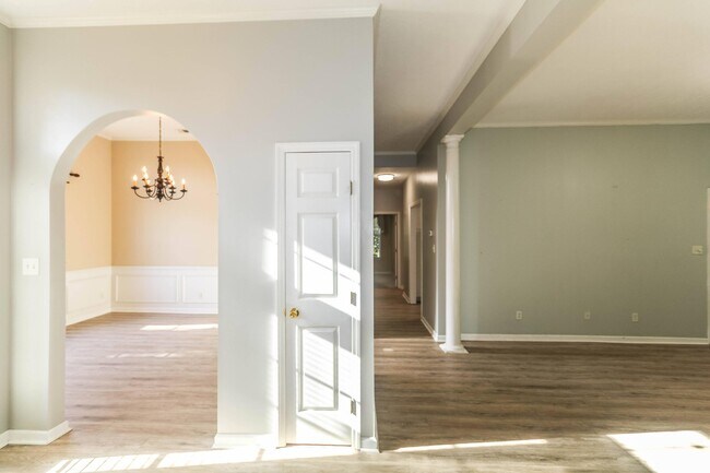 Building Photo - 5803 Carriage Hills Dr