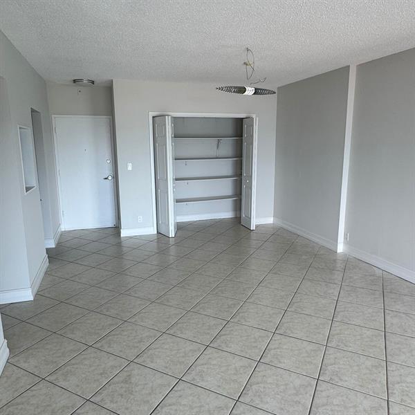 Building Photo - 1455 N Treasure Dr