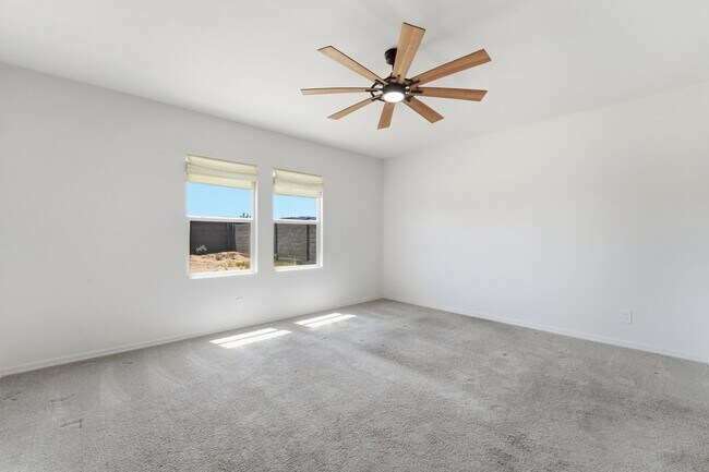 Building Photo - Modern Litchfield Park Home | 4 Bed, RV Gate + Open Kitchen