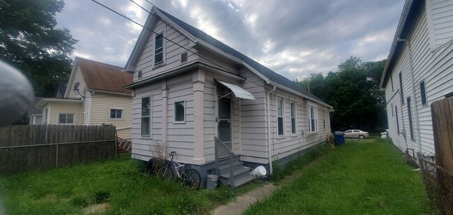 Primary Photo - "Charming 3-Bedroom Oasis: Your Perfect Bl...
