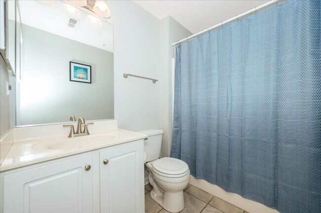 Building Photo - 2501 Hemingway Dr