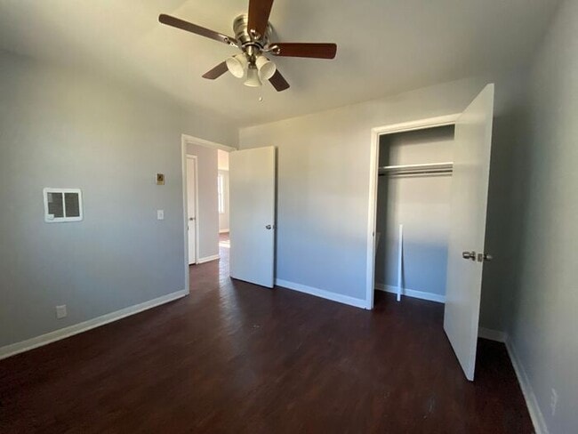 Building Photo - 2 Bed / 1 Bath Apartment on 2nd Ave - Walk Downtown!