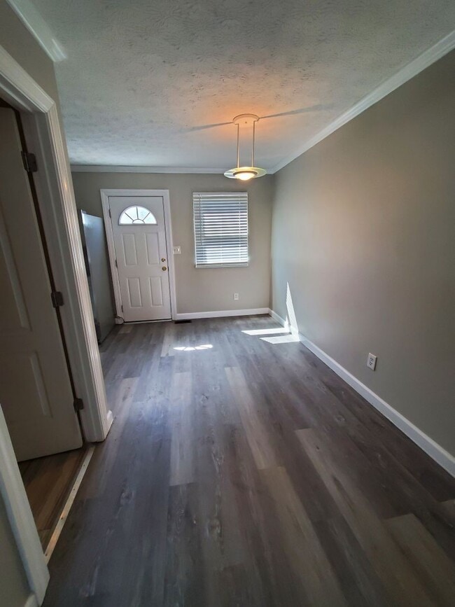 Building Photo - 3 Bed 2 Bath Condo