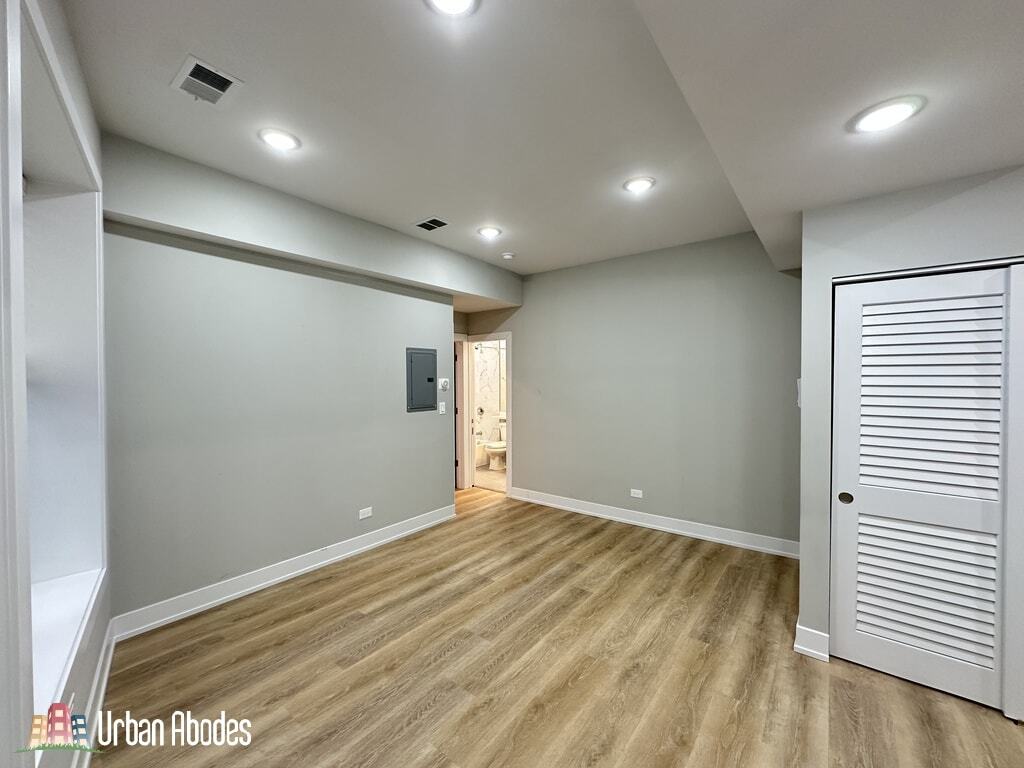 Building Photo - 445 W Belden Ave