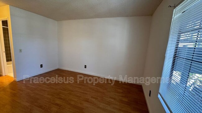 Building Photo - 10935 Summerdale Way
