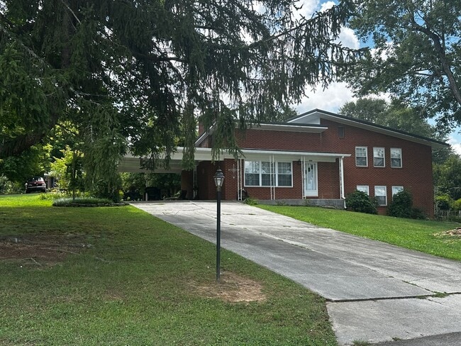Primary Photo - Partially furnished 3 bed/ 1.5 bath - Morr...