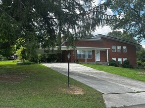 Building Photo - Partially furnished 3 bed/ 1.5 bath - Morr...