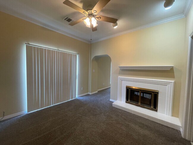 Building Photo - Sought after location so hurry!