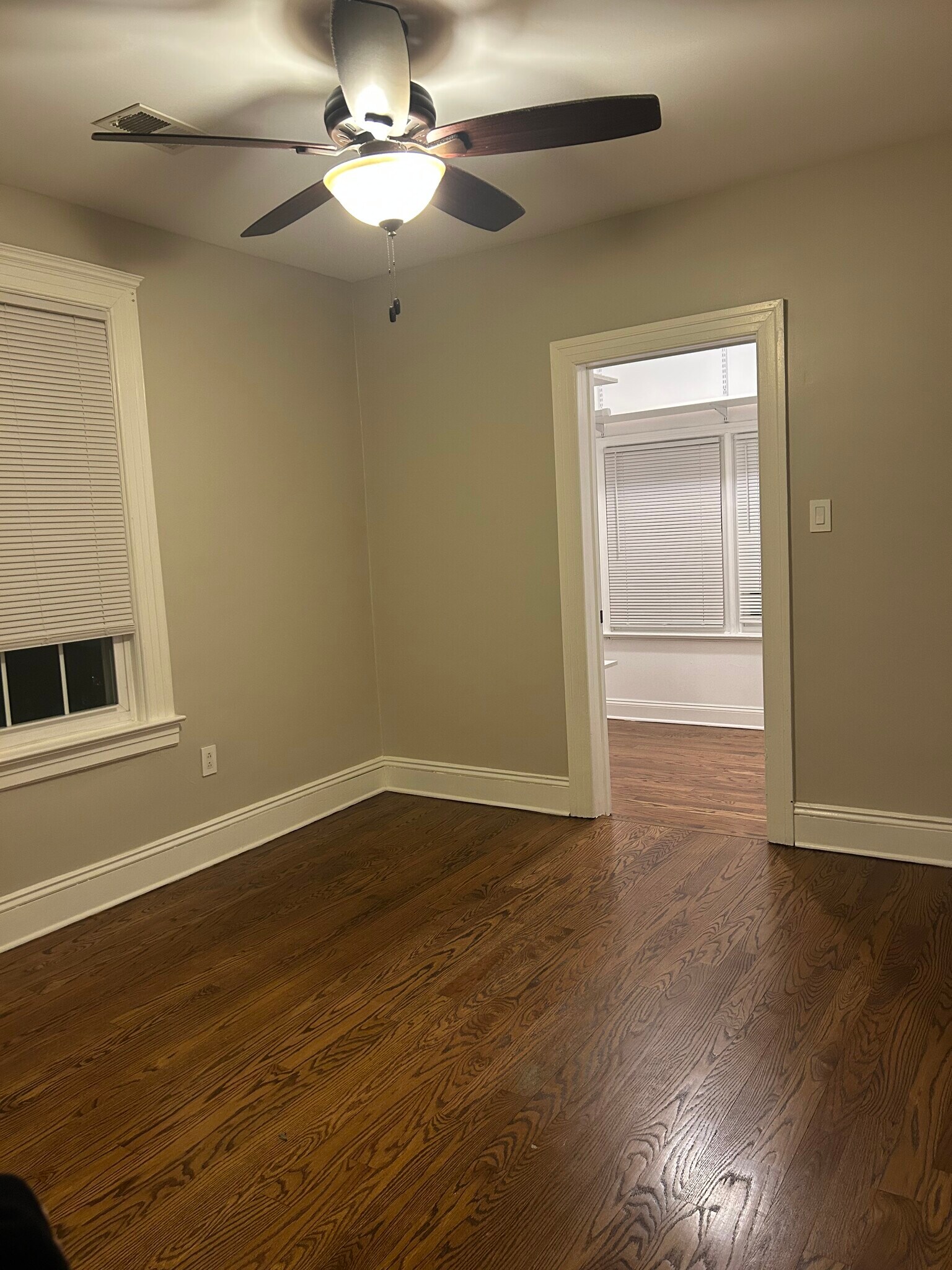 Master with walk in closet - 380 Yale Ave