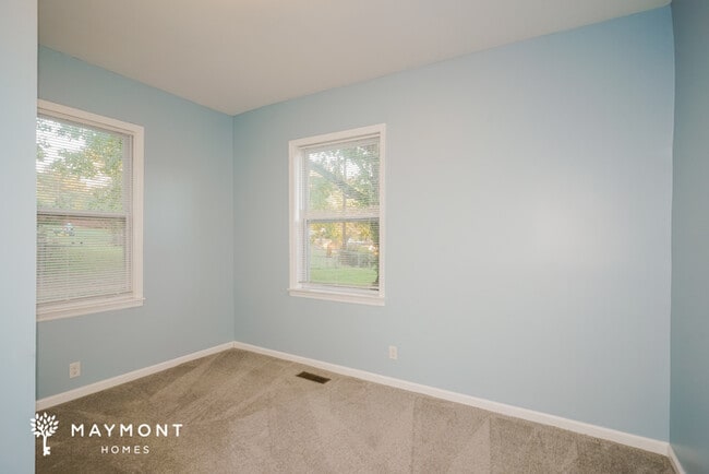 Building Photo - 413 Circle Dr