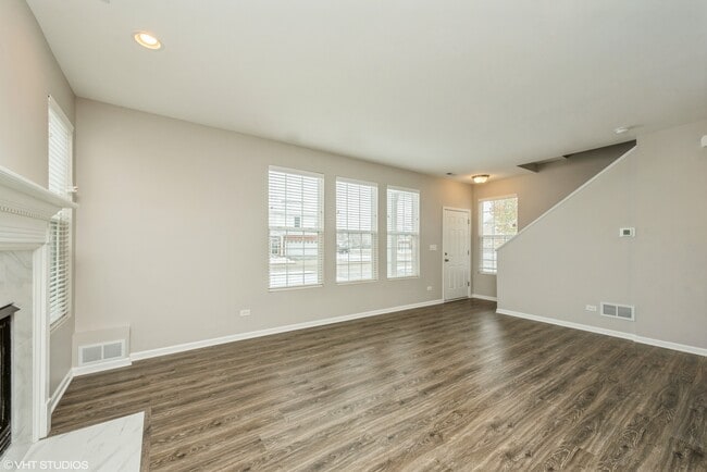 Building Photo - 2610 Williamsburg Dr