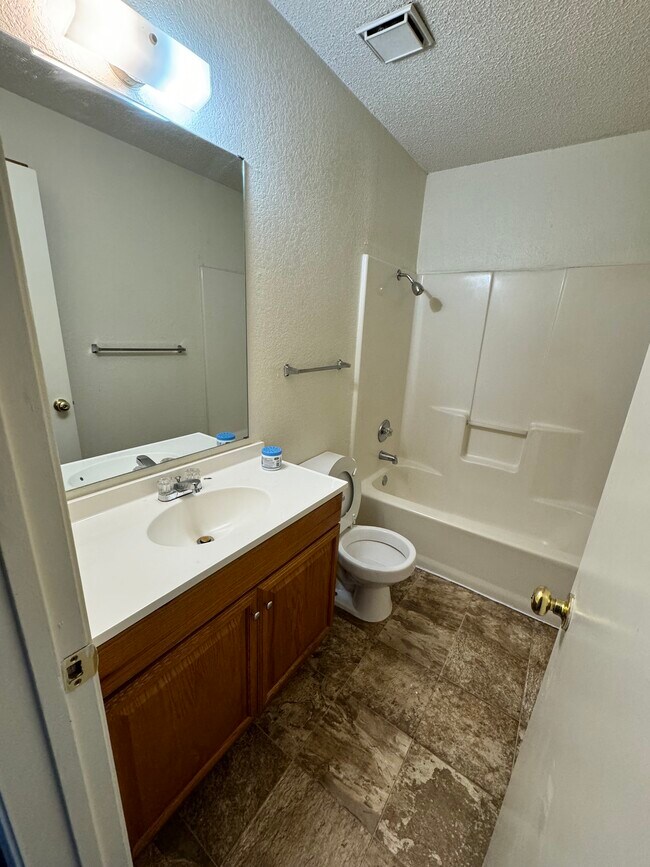 Building Photo - 3406 Victoria Cir