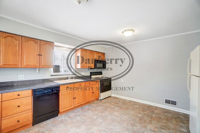 Building Photo - 1133 N Byrne Rd