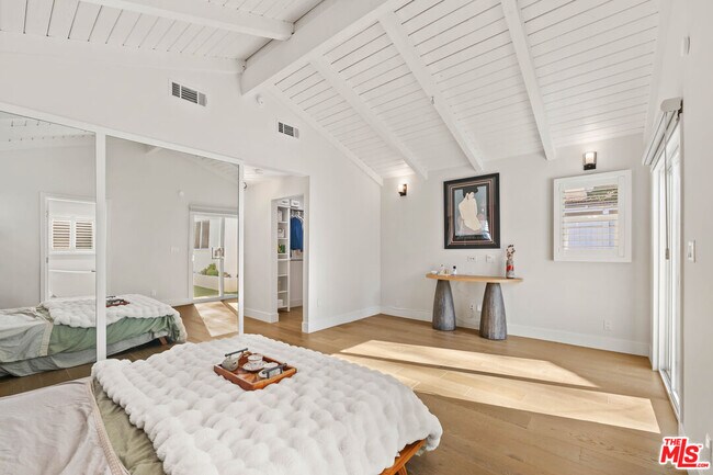 Building Photo - 11642 Acama St