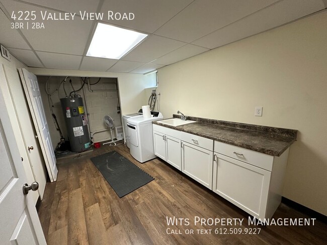 Building Photo - 4225 Valley View Rd