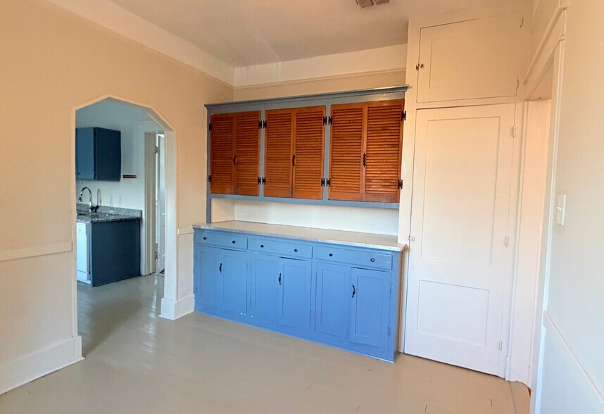 Breakfast Room image #3 - 2037 Joseph St