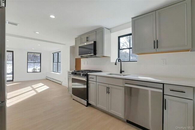 Building Photo - 229 Piermont Ave