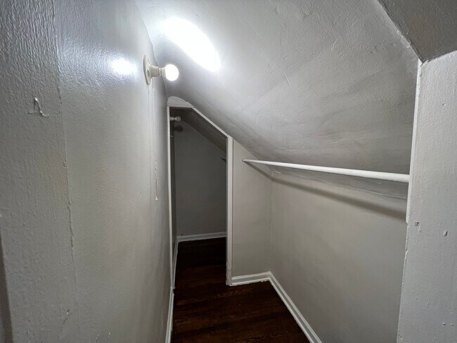Building Photo - 16053 Lappin St