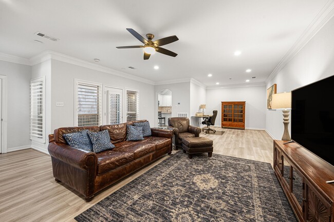 Building Photo - 4757 W Alabama St