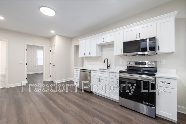 Building Photo - 120 Whiting St