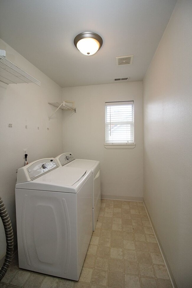 Building Photo - 7123 SE Brooklyn St